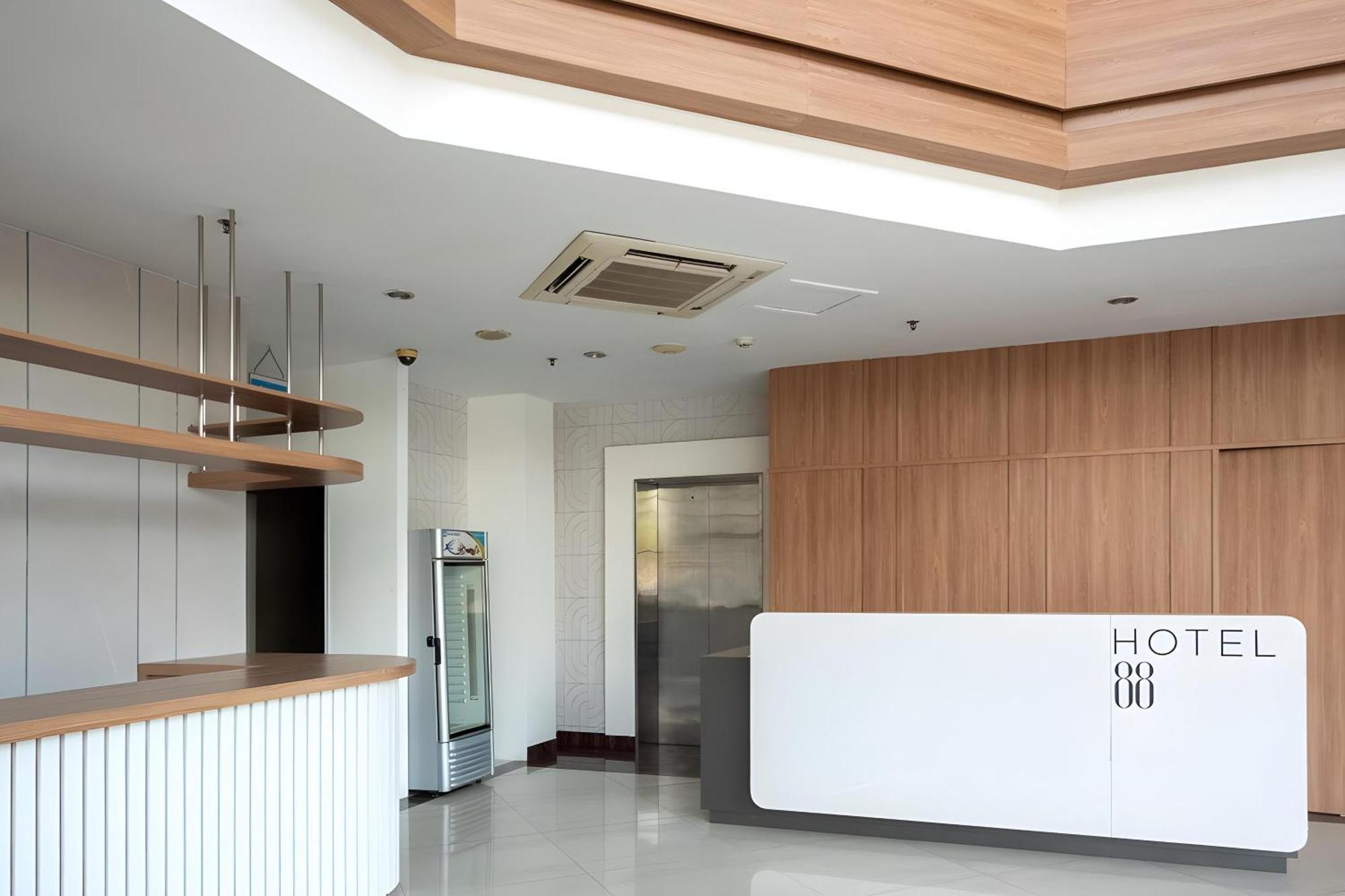 Hotel 88 Kedoya Jakarta Extérieur photo